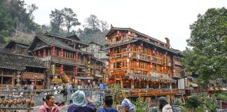 Cina: turismo culturale in crescita nel villaggio Dong di Zhaoxing (2)