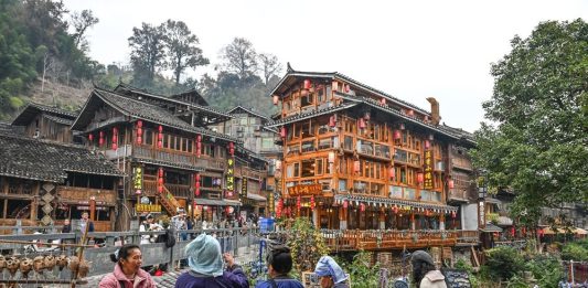 Cina: turismo culturale in crescita nel villaggio Dong di Zhaoxing (2)