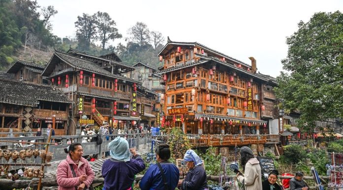 Cina: turismo culturale in crescita nel villaggio Dong di Zhaoxing (2)