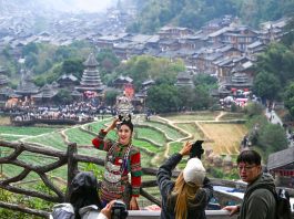 Cina: turismo culturale in crescita nel villaggio Dong di Zhaoxing (3)
