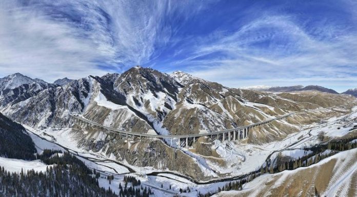 Cina: apre nello Xinjiang il tunnel autostradale più lungo del mondo (2)
