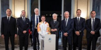 La fiamma olimpica di Milano-Cortina è arrivata in Italia