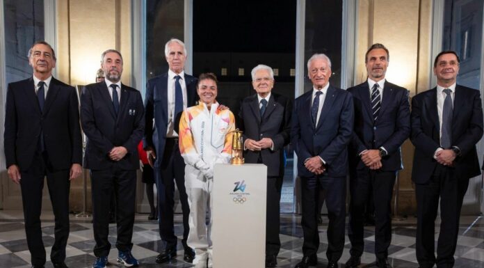 La fiamma olimpica di Milano-Cortina è arrivata in Italia