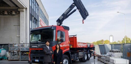 Eternoo potenzia flotta con 25 nuovi Volvo FMX equipaggiati con gru Fassi