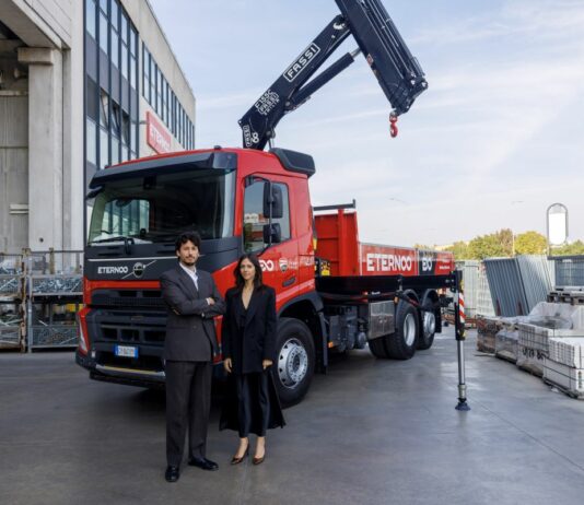 Eternoo potenzia flotta con 25 nuovi Volvo FMX equipaggiati con gru Fassi