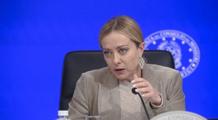 Ue, Meloni “Se vuole essere grande sia capace di difendersi da sola”