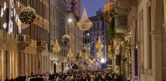 Tredicesime più ricche, gli italiani spenderanno 10 mld per i regali di Natale