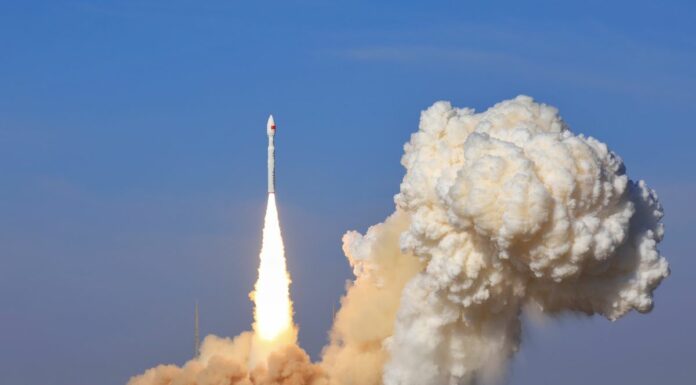 Cina lancia razzo Lijian-1 e invia in orbita 9 satelliti