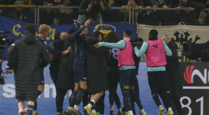 Lazio eroica, resta in 9 ma vince a Parma