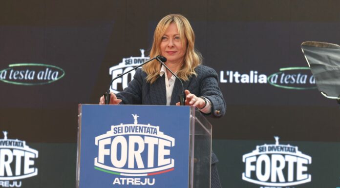 Meloni ad Atreju “Europa non è al tramonto, Italia leale ma non subalterna”