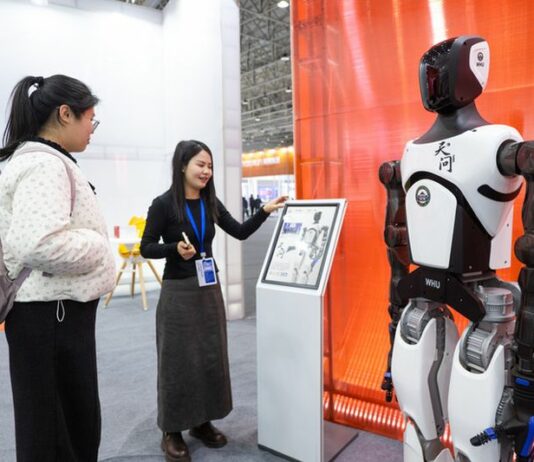 Cina, l’industria IA del Paese supererà 1,2 trilioni di yuan nel 2025