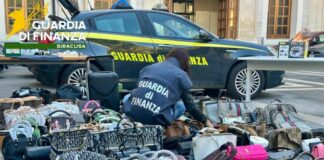 Smantellato giro falsi di lusso, percettore Reddito cittadinanza con Lamborghini