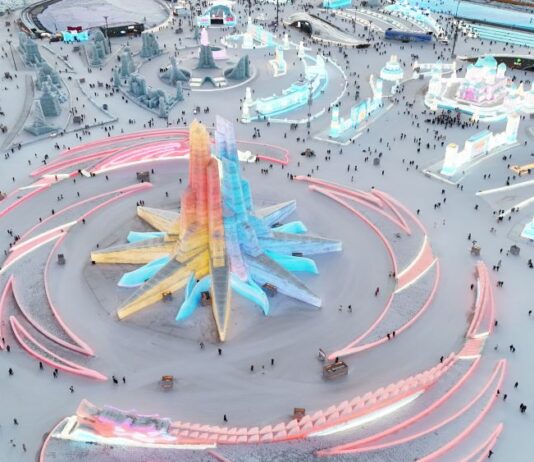 Cina, nello Heilongjiang il più grande parco al mondo a tema ghiaccio e neve