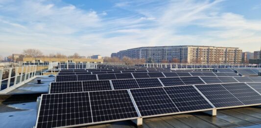 Torino, la città dove la posta viaggia a energia pulita