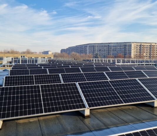 Torino, la città dove la posta viaggia a energia pulita