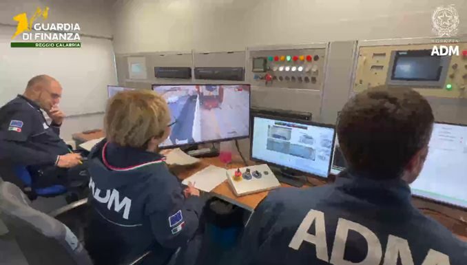 Sequestrati 248 chili di cocaina al porto di Gioia Tauro