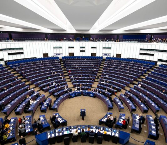 Dal Parlamento Ue via libera definitivo allo stop alle importazioni di gas russo