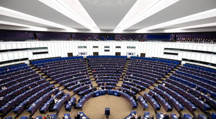 Dal Parlamento Ue via libera definitivo allo stop alle importazioni di gas russo