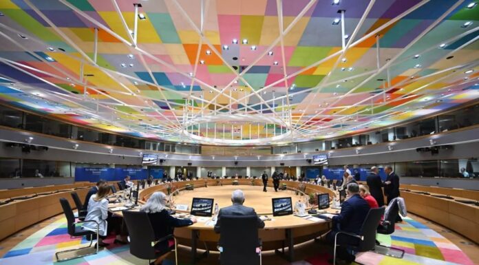 Da Ue prestito di 90 miliardi a Kiev, accantonato uso degli asset