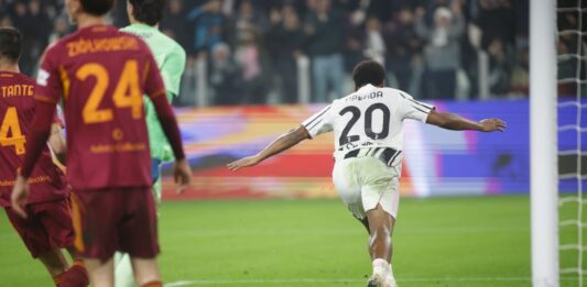La Juventus vince ancora, battuta la Roma 2-1