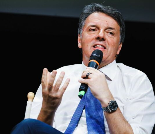 Renzi “Il governo tira a campare, centrosinistra si svegli”