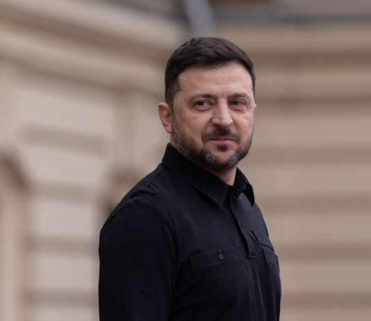 Per il FT Zelensky annuncerà elezioni e referendum il 24 febbraio, Kiev frena “Nulla di tutto ciò senza sicurezza”