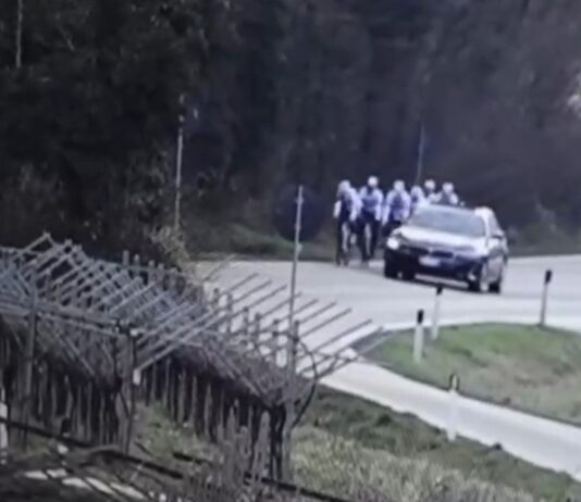 Spara a ciclisti per strada nel Veronese, dietro il gesto avversione verso le bici