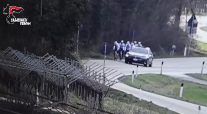 Spara a ciclisti per strada nel Veronese, dietro il gesto avversione verso le bici