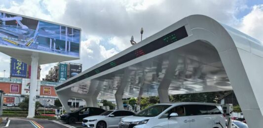 Veicoli elettrici, in Cina più di 19 milioni di colonnine di ricarica