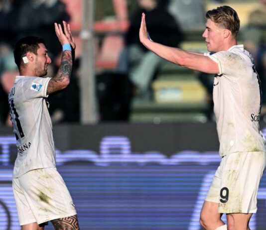 Il Napoli torna a vincere in trasferta, doppietta di Hojlund e Cremonese ko