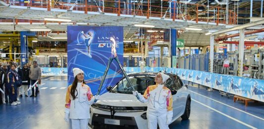 Lancia celebra il passaggio della Fiamma Olimpica nello stabilimento di Melfi