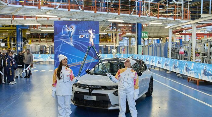 Lancia celebra il passaggio della Fiamma Olimpica nello stabilimento di Melfi