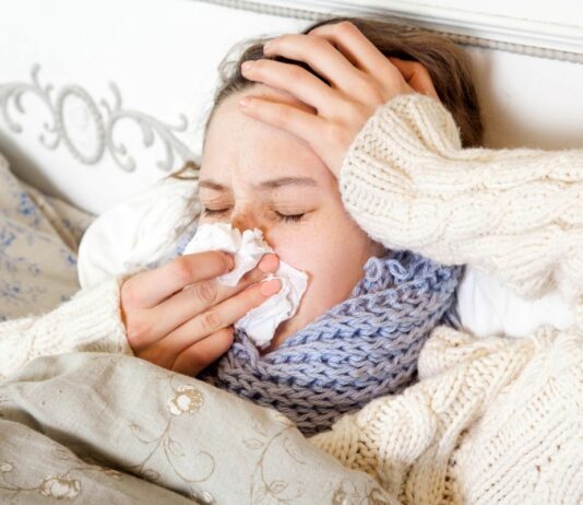 Influenza, 950 mila nuovi casi in Italia in una settimana. Iss “Vicini al picco”