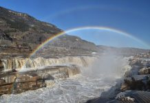 Cina: le foto del doppio arcobaleno apparso sopra la cascata di Hukou (1)
