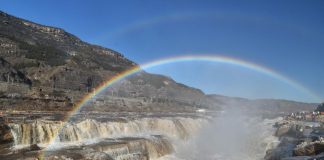 Cina: le foto del doppio arcobaleno apparso sopra la cascata di Hukou (1)