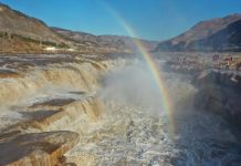 Cina: le foto del doppio arcobaleno apparso sopra la cascata di Hukou (2)