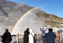 Cina: le foto del doppio arcobaleno apparso sopra la cascata di Hukou (3)