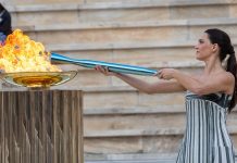 Milano-Cortina 2026: Atene, fiamma olimpica consegnata all’Italia (3)