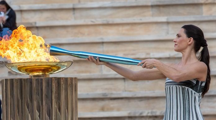 Milano-Cortina 2026: Atene, fiamma olimpica consegnata all’Italia (3)