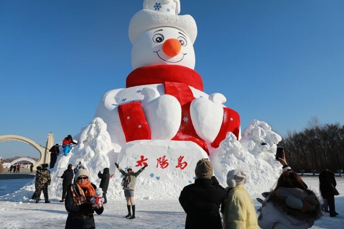 #CHINA-HEILONGJIANG-HARBIN-GIANT SNOWMAN (CN)