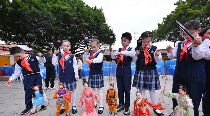 Cina: Quanzhou ospita il Festival Internazionale delle Marionette (1)