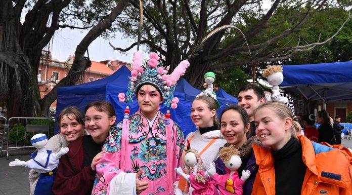Cina: Quanzhou ospita il Festival Internazionale delle Marionette (3)