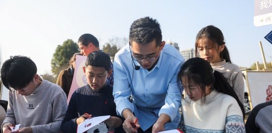 Cina: le immagini della fiera contadina in corso a Jiande (3)