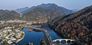 Cina: le immagini della fiera contadina in corso a Jiande (4)