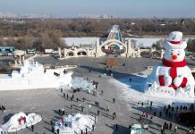 Cina: Harbin, svelata scultura di neve “Mr Snowman” alta 23,8 metri (2)