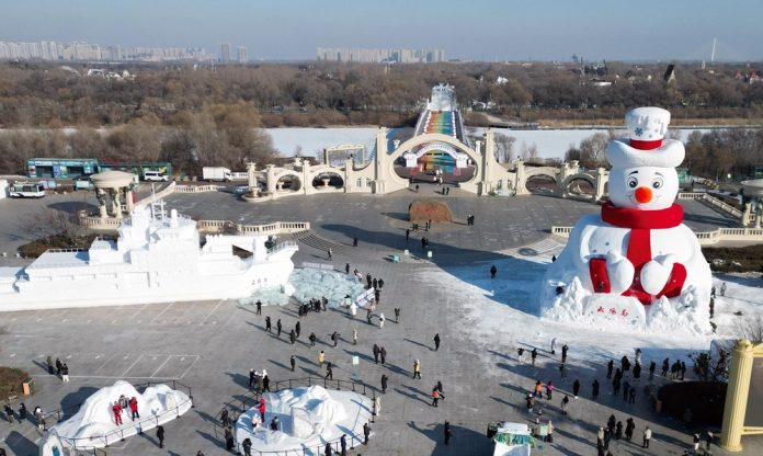 #CHINA-HEILONGJIANG-HARBIN-GIANT SNOWMAN (CN)