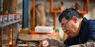 Cina: Tianjin, la “via delle riparazioni” valorizza i mestieri artigiani (1)