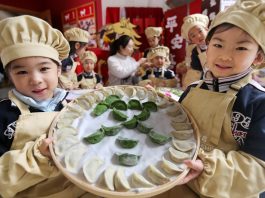 Cina: bambini celebrano il Solstizio d’Inverno con attività tradizionali (3)