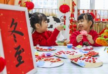 Cina: bambini celebrano il Solstizio d’Inverno con attività tradizionali (2)