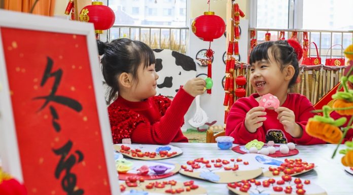 Cina: bambini celebrano il Solstizio d’Inverno con attività tradizionali (2)